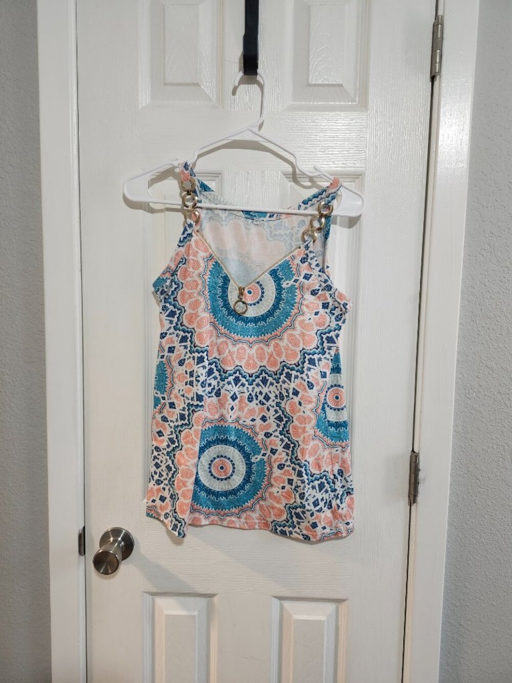 Tops - Picture 5 of 12